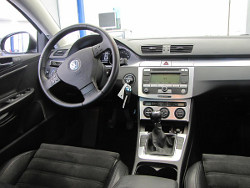 Bewertung VW Passat - Innenansicht Cockpit; anklicken zum Vergrößern