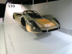 Porsche Museum; anklicken zum Vergrößern