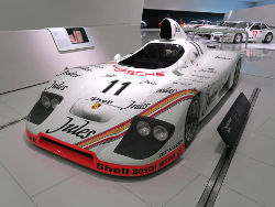 Porsche Museum; anklicken zum Vergrößern