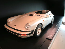 Porsche Museum; anklicken zum Vergrößern