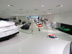 Porsche Museum; anklicken zum Vergrößern