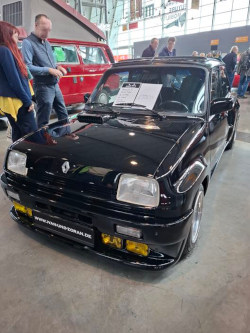 schwarzer Oldtimer; anklicken zum Vergrößern