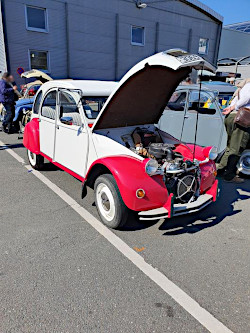 Ente - Oldtimer; anklicken zum Vergrößern