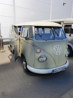 VW Bus Oldtimer; anklicken zum Vergrößern