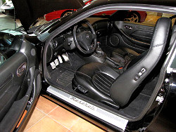 Innenraum / Cockpit des gebrauchten Maserati; anklicken zum Vergrößern