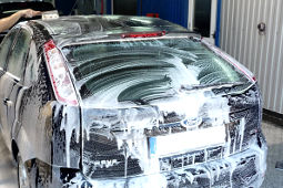 Auto gründlich waschen und reinigen - mehr Erlös beim Verkauf