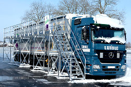 Das Enteisen des Hochplateaus ist Pflicht für Lkw-Profis. Foto: GS/dpp-AutoReporter